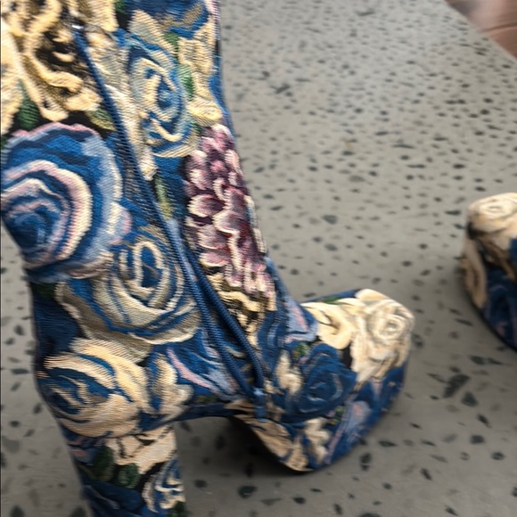 Jeffrey Campbell Canvas Blue Cream Platform Boots with Floral Design - Picture 7 of 8